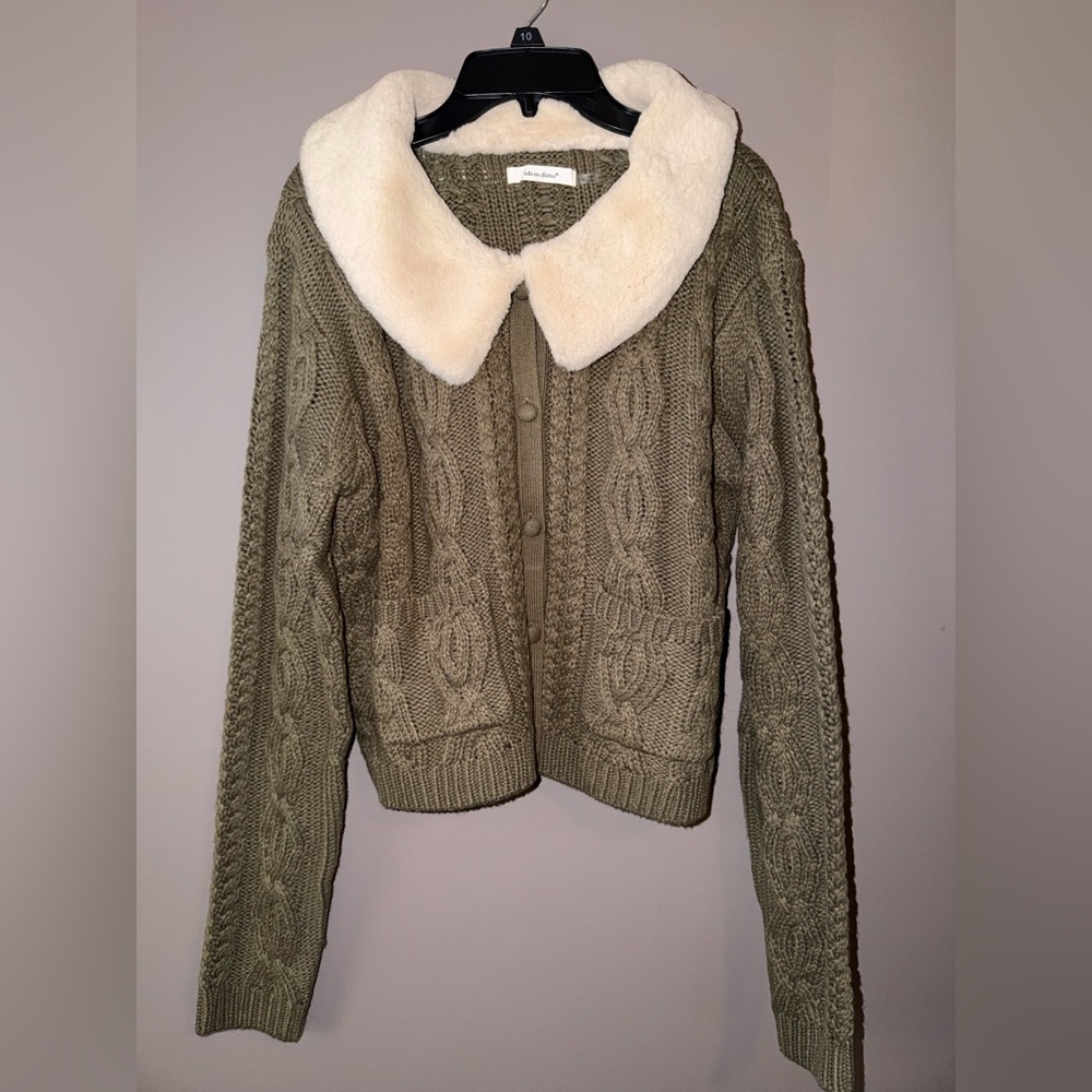 Women's Olive Green Cardigan with Cream faux fur Collar size women’s M
